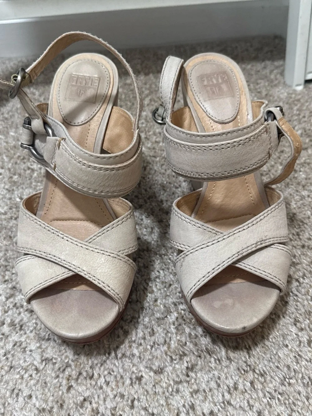 Frye Sandal in Light Beige Leather with Crisscross Straps